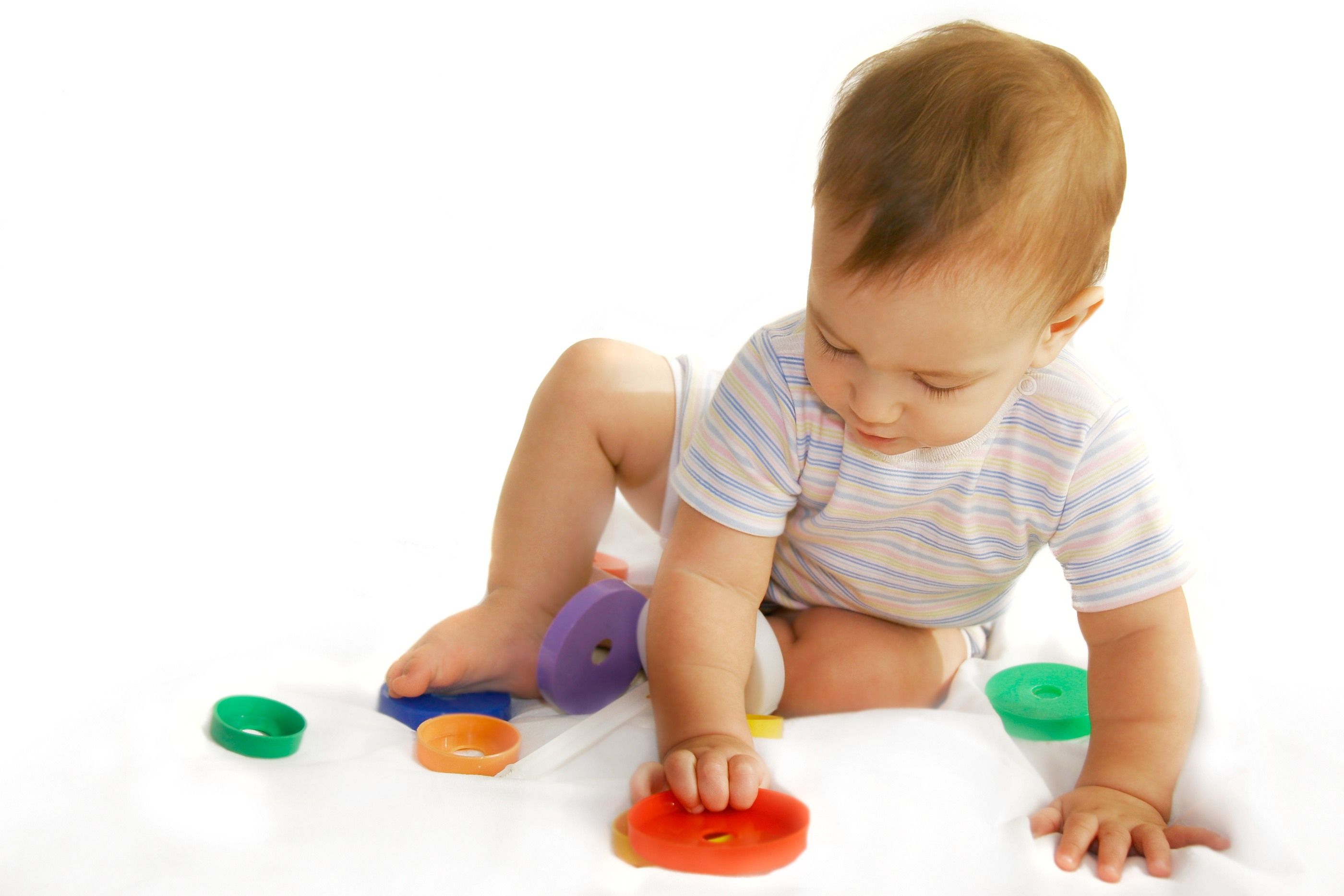 Игры для развития малыша. Игрушки для детей раннего возраста. Развивающие игрушки для детей 2 лет. Игрушки для малышей до года. Игрушки для детей 3 лет.